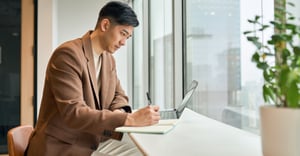 Employee working at desk leveraging AI in Employee Well-Being